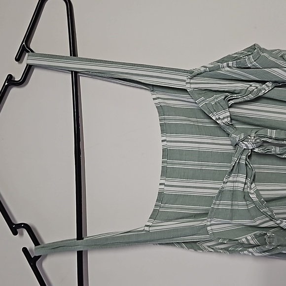 Thread story size lg cropped pantsuit open back tiesat bra line. - Picture 5 of 7